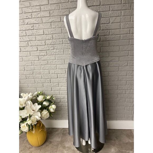 Arianna by Rachel Kaye Sleeveless Gray & Silver Gown Size 10P - Picture 5 of 9